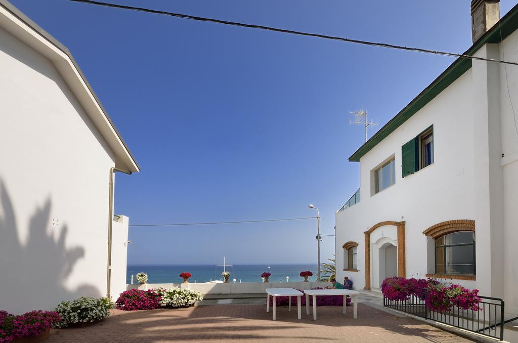 Blue Beach Bussana Nuova Eksteriør billede