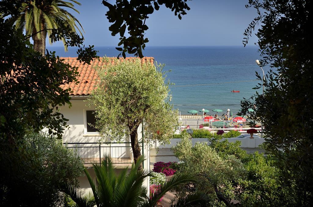 Blue Beach Bussana Nuova Eksteriør billede