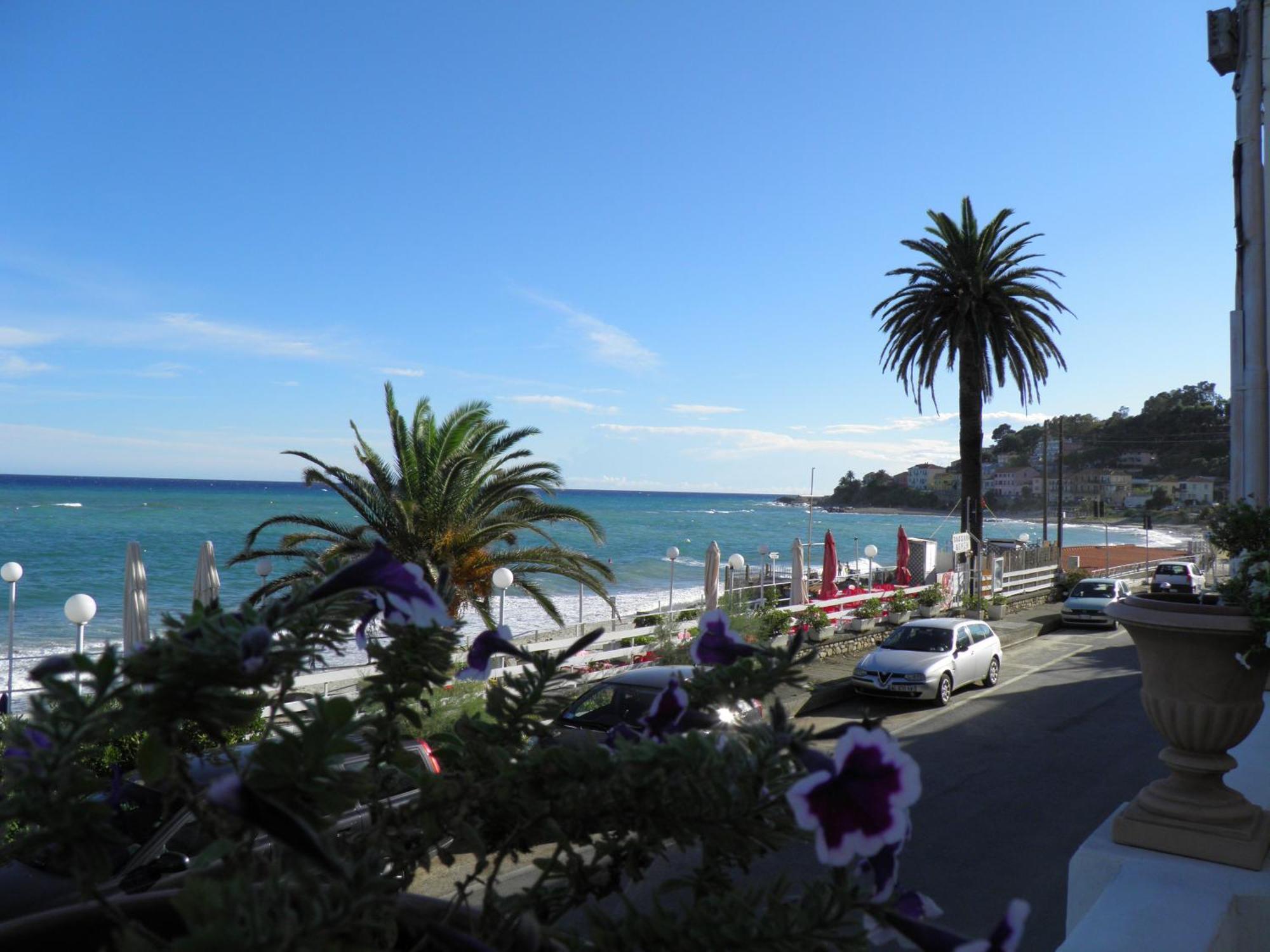 Blue Beach Bussana Nuova Eksteriør billede