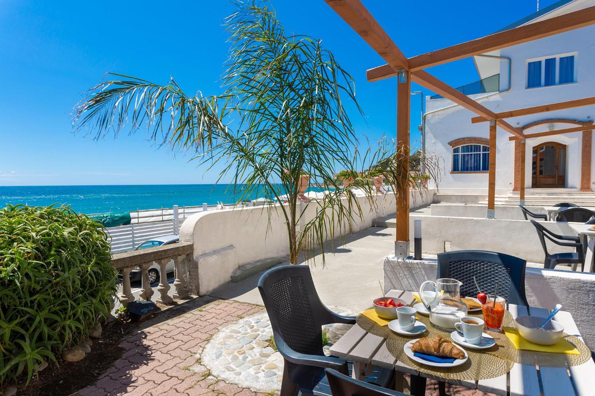Blue Beach Bussana Nuova Eksteriør billede
